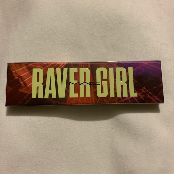 Girls Raver Girls Eyeshadow& Highlighter Palette - Picture 3 of 7